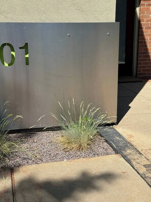 تفاصيل الفندق من الخارج