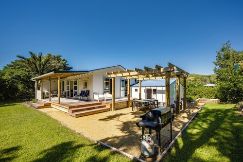 Pacific Vista - Hawkes Bay Holiday Home