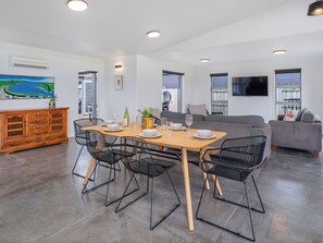 Dining - Sweet As on Aquila - Whitianga Holiday Home (Whitianga)