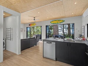 Interior - Modern Coastal Tree House - Whangamata Retreat (Whangamata)
