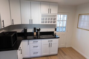Micro-ondes, four, plaque de cuisson, lave-vaisselle