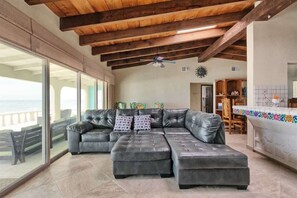 TV - Beautiful Beachfront Home Casa de Veranos (Puerto Peñasco)