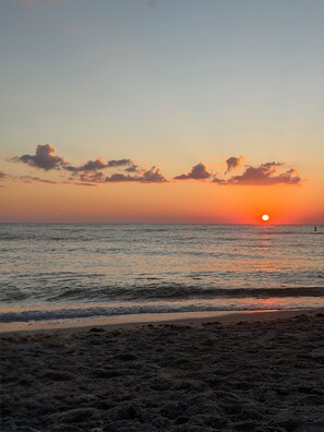 Beach nearby, sun-loungers, beach towels - Perfect Family Stay • Heated Pool • Pool Table • Lake view • 6min to Beach (englewood)