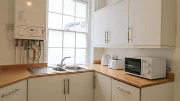 Cookware/dishes/utensils