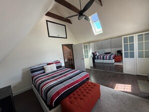 3 bedrooms, desk, iron/ironing board, free WiFi