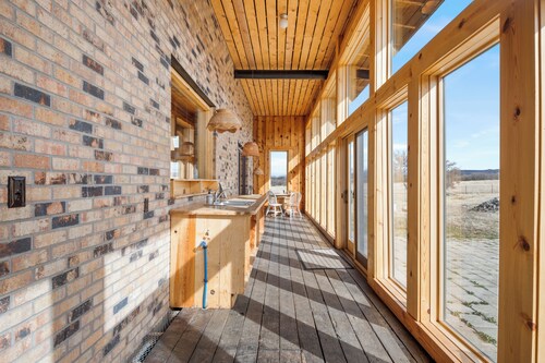 Charming 3-bedroom lodge in wonderful Norwood for your getaway