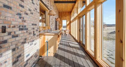 Charming 3-bedroom lodge in wonderful Norwood for your getaway