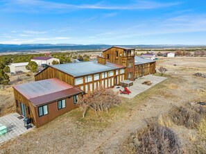 Exterior - Charming 3-bedroom lodge in wonderful Norwood for your getaway (Norwood)