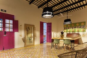 المنشأة من ا لداخل