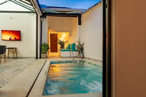 Villa in historic center with private pool for 9 people