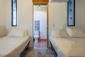 3 bedrooms, Internet, bed sheets - Villa in historic center with private pool for 9 people (Santa Fé de Antioquia)