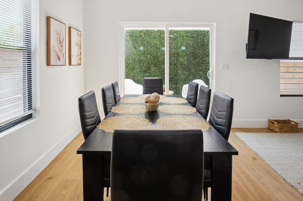 Stylish Downtown Retreat Near the Alamodome