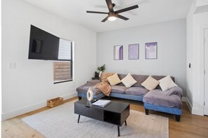 Apartment - Stylish Downtown Retreat Near the Alamodome (San Antonio)