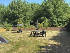 Cottage | Outdoor dining - Pine Lodge (Bridgwater)