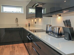 Cottage | Interior - Pine Lodge (Bridgwater)