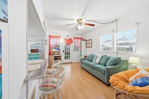 Living area - Make Waves - Ocean Lakes (Myrtle Beach)