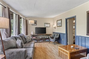A living room with a sofa, a coffee table, a TV, and a chair. - Luray retreat - Hiking and Shenandoah River nearby - Dog friendly (Page County)