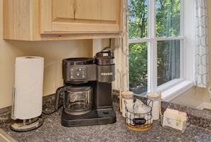Interior - Shenandoah Retreat / Walk to river / dog friendly (Page County)