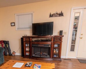 Interior - Shenandoah Retreat / Walk to river / dog friendly (Page County)