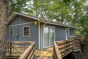 A cabin with a deck, a window, and a door. - Treetop Hideaway / Stunning Views / Dog friendly (Page County)