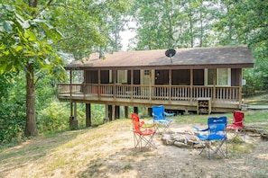 Property grounds - Scenic Views / Hike, kayak nearby / Dog friendly (Page County)