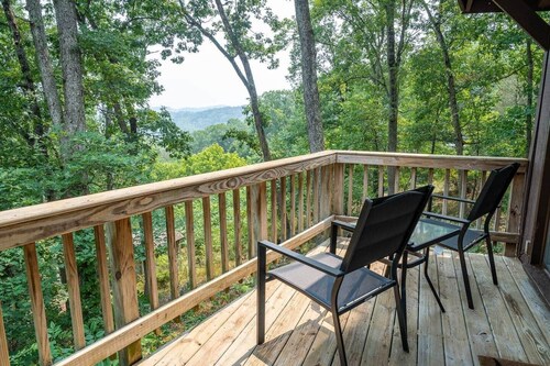 Scenic Views / Hike, kayak nearby / Dog friendly