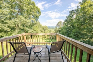 Property grounds - Serene mountain getaway / Beautiful Views / Dog friendly (Page County)