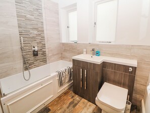Shower - Gulliver's (Matlock)