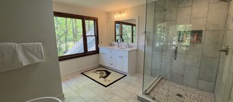 4k sf House on the Lake with Boat Slip & room for Multiple Generations