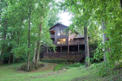 4k sf House on the Lake with Boat Slip & room for Multiple Generations