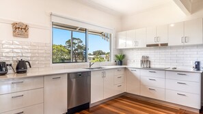 Fridge, oven, stovetop, dishwasher - Salt on Cedar - 17 Cedar Street (Evans Head)