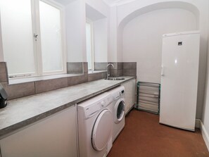 Interior - Abraham (Matlock)