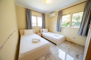 Room - Schinias Paradise (Marathon)