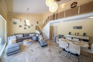 Interior - Schinias Paradise (Marathon)