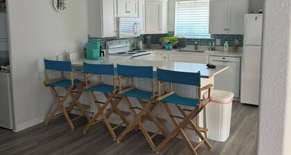 2-bedroom house in peaceful Surfside Beach and beautiful view of the gulf