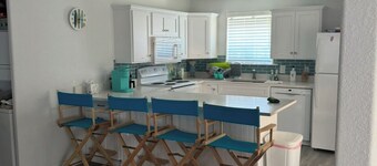 2-bedroom house in peaceful Surfside Beach and beautiful view of the gulf