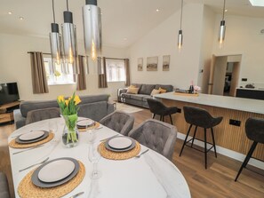 Interior - Maple Lodge (Bridgwater)