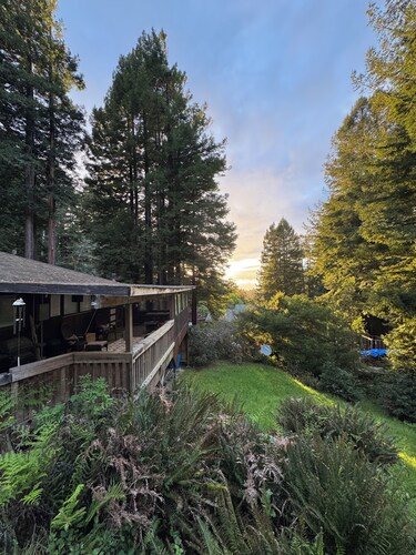 A 2-bed house in peaceful Ft Bragg perfect for relaxing getaway in the redwoods.