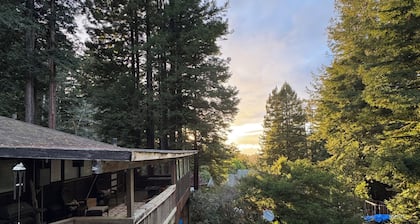 A 2-bed house in peaceful Ft Bragg perfect for relaxing getaway in the redwoods.