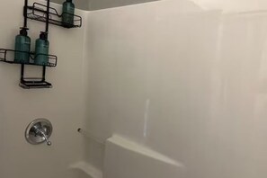 Shower, hair dryer, towels, soap - Relax. Breathe. Enjoy. (Berea)