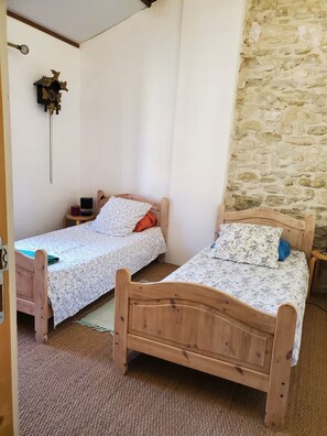 2 bedrooms, iron/ironing board, free WiFi, bed sheets - Appartement de 76m2 dans maison historique (Fontaine-de-Vaucluse)