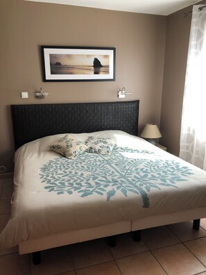 Iron/ironing board, Internet, bed sheets - Country house with swimming pool (Souvignargues)