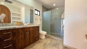 Shower, towels, shampoo - Big Home in Las Conchas with Pool Hacienda de Solis (Puerto Peñasco)