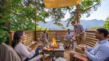 Luxury-Ferienhütte, eigenes Bad, Gartenblick | Terrasse/Patio