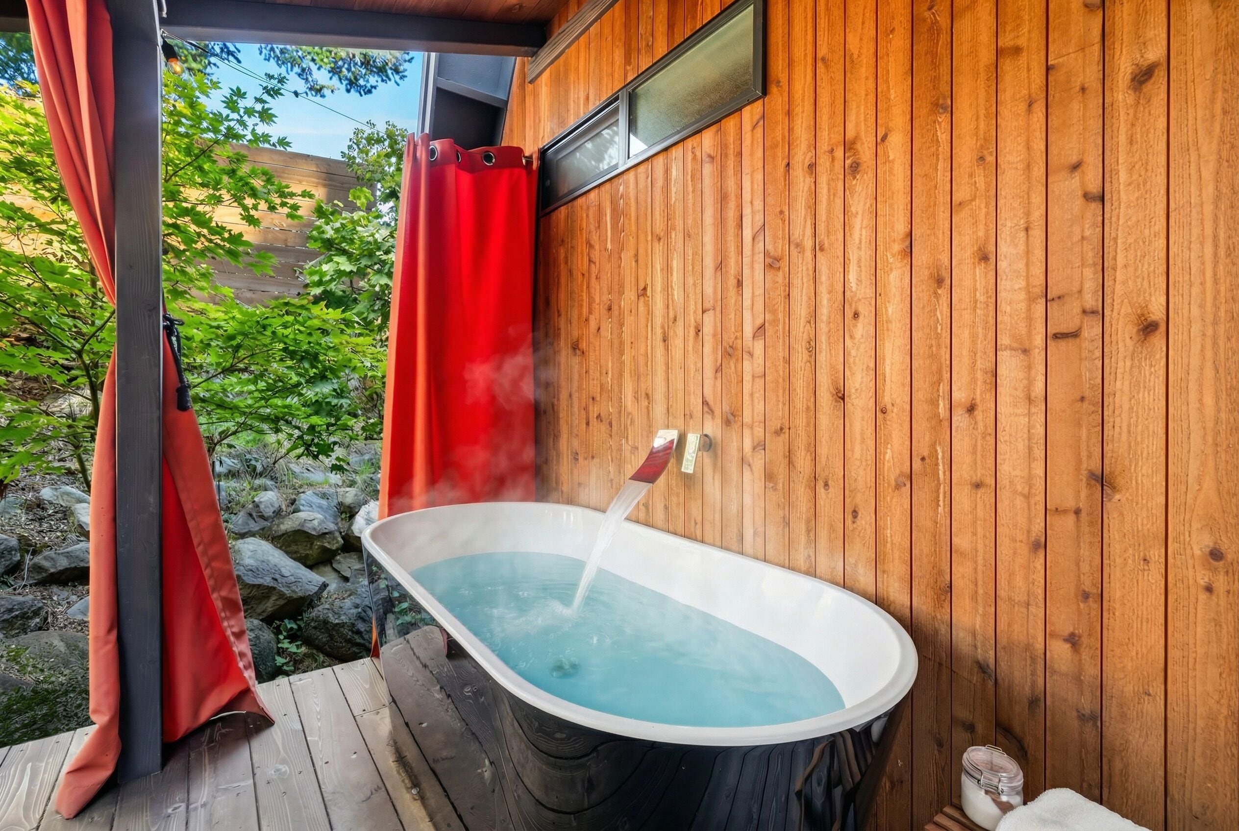 Cabin Cao cấp, phòng tắm riêng, quang cảnh vườn | Bồn tắm spa ngoài trời