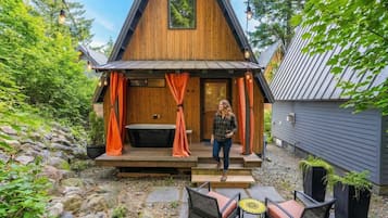 Cabaña de lujo, baño privado, vista al jardín | Terraza o patio
