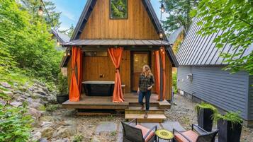 Luxe huisje, privébadkamer, uitzicht op tuin | Terras