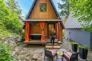 Cabaña de lujo, baño privado, vista al jardín | Terraza o patio