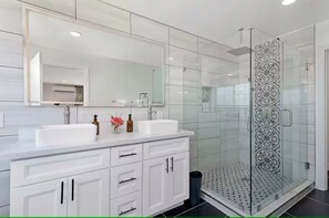 Hair dryer, soap - Lilac Country Villa on 20 Acre Avocado FARM Stay (Escondido)