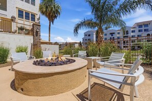 Terrace/patio - The Cays at Ocotillo | Luxury Condo | Resort Pool (Chandler)